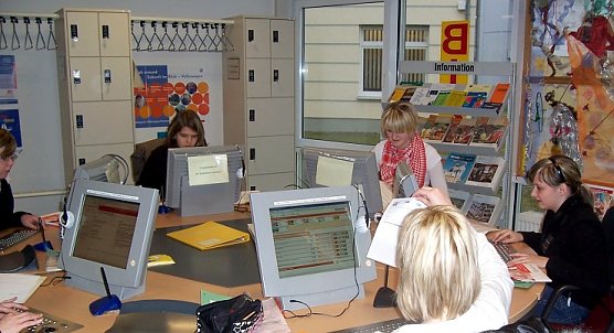 Surfen f&uuml;r die Ausbildung (Foto: AA - Kraft)