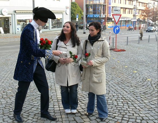 Casanova kommt bei Frauen an (Foto: B. Susemihl)