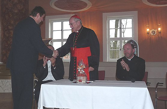 Kardinal Meisner in Sondershausen (Foto: Karl-Heinz Herrmann) Kardinal Meisner in Sondershausen (Foto: Karl-Heinz Herrmann)