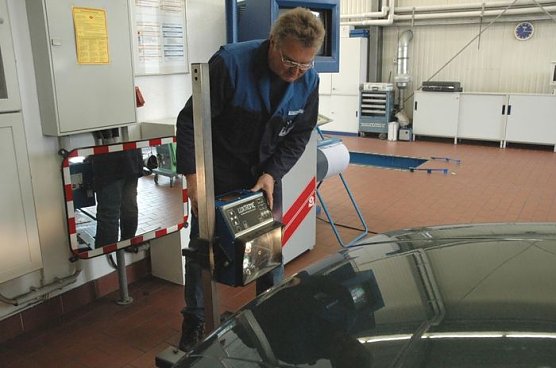 Untersuchung (Foto: TÜV) Untersuchung (Foto: TÜV)