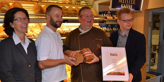 Susanne Kiefer (Direktorin des Naturresort Schindelbruch), Dominik Bokrant (B&auml;ckerei Bokrant), Markus Koindek (Chefkoch des Naturresort Schindelbruch) und Andreas Lehmberg (stellv. Gesch&auml;ftsf&uuml;hrer HTV) (Foto: Harzer Tourismusverband)