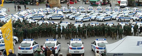 161 Opel Corsa &uuml;bergeben (Foto: AHP)