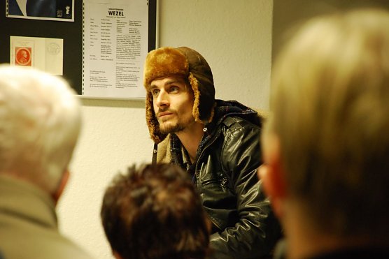 Andreas Ricci w&auml;hrend seiner Lesung beim Schleef-Arbeitskreis. (Foto: Jochen Miche)