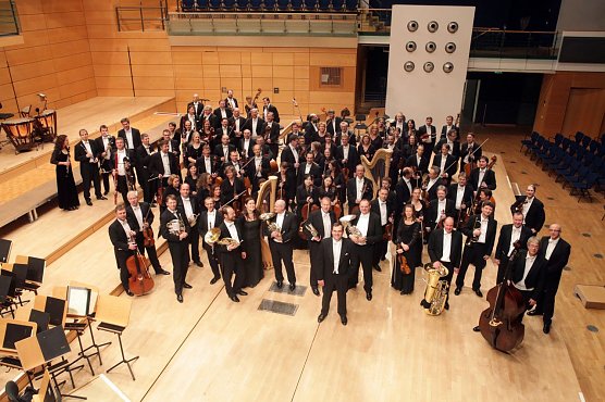 Viele dieser Musiker der Staatskapelle Halle werden die Besucher des Faschingskonzertes im Eisleber Theater am kommenden Freitag wieder sehen, wenn auch in etwas anderer Garderobe. (Foto: Staatskapelle Halle/Gert Kiermeyer)