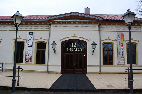 Das Theater in Eisleben gibt es seit mittlerweile 71 Jahren. Es hat seitdem manches verloren, aber nie den Kampf ums &Uuml;berleben und vor allem eines nicht: etwas vor seiner Frische. Hier arbeiten Schauspieler, die Power ohne Ende haben, und ein Team ambitionierter Theaterleute. Das M&auml;rzprogramm beweist es. (Foto: Jochen Miche)