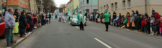 Närrinnen und Narren trotzen Wetter (1) (Foto: Karl-Heinz Herrmann) Närrinnen und Narren trotzen Wetter (1) (Foto: Karl-Heinz Herrmann)