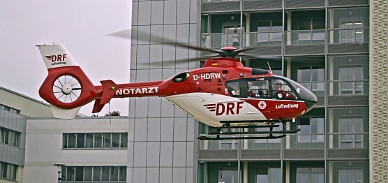 Christoph 37 beim Landeanflug am S&uuml;dharz Klinikum (Foto: nnz)