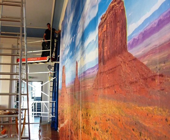 Vorbereitungen zum B&uuml;hnenball (Foto: B. Susemihl)