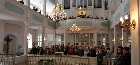 Nahezu voll besetzt war die Allstedter Stadtkirche St. Johannis Baptist anl&auml;sslich der Einf&uuml;hrung von Pfarrer Martin Weber in seinen Dienst. (Foto: Jochen Miche)