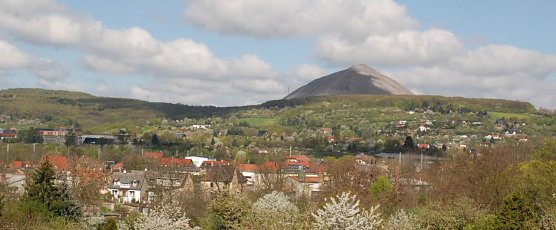 Die Halde ruft. Der Geschichtsverein l&auml;dt am letzten Freitag in diesem Monat zu einer historischen Wanderung ins Br&uuml;hltal ein. (Foto: Jochen Miche)