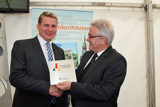 Mit Festakt schiefer Turm als gerettet gefeiert (Foto: Karl-Heinz Herrmann) Mit Festakt schiefer Turm als gerettet gefeiert (Foto: Karl-Heinz Herrmann)