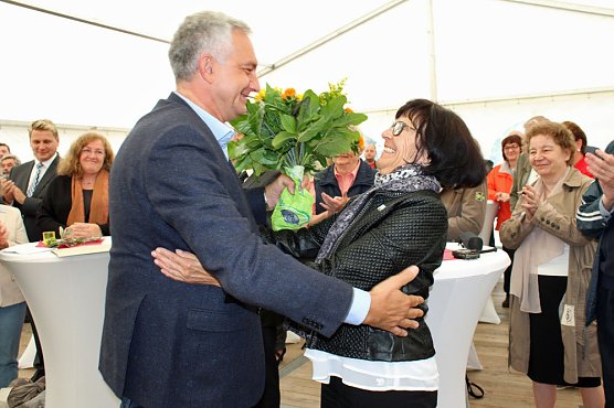 Mit Festakt schiefer Turm als gerettet gefeiert (Foto: Karl-Heinz Herrmann) Mit Festakt schiefer Turm als gerettet gefeiert (Foto: Karl-Heinz Herrmann)