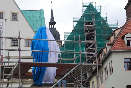 Christo, der Verh&uuml;llungsk&uuml;nstler, jobbt wohl neuerdings in Eisleben? (Foto: Jochen Miche)