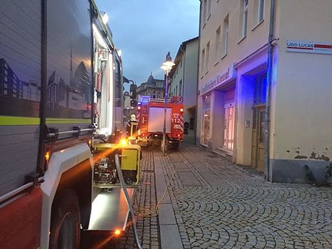 Wohnungsbrand in der Bahnhofstra&szlig;e (Foto: FFw Sangerhausen)
