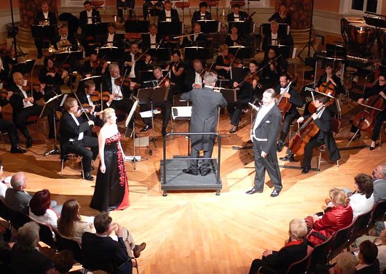 Gala zum Auftakt (Foto: Theater) Gala zum Auftakt (Foto: Theater)