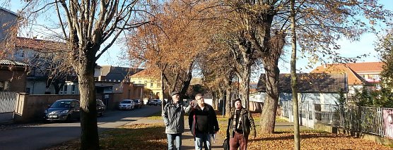 Visite. Die Krankheiten der Patienten wurden unter anderem durch diese drei Naturfreunde aus Kelbra, Eisleben und Hettstedt diagnostiziert. 2017 k&ouml;nnte behandelt werden. (Foto: Jochen Miche)