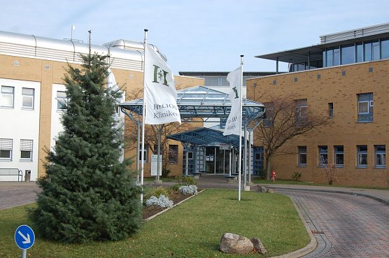 Blick auf den Eingang (Foto: HELIOS/D. Mansfeldt)