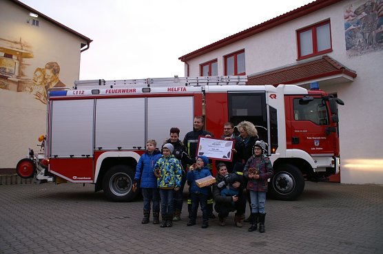 Foto von der &Uuml;bergabe (Foto: FFw Helfta)