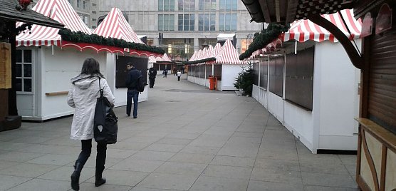 Leerer Weihnachtsmarkt auf dem Alex (Foto: Ch. Greiner)