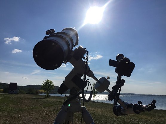 Gemeinsam in den Himmel schauen (Foto: privat)