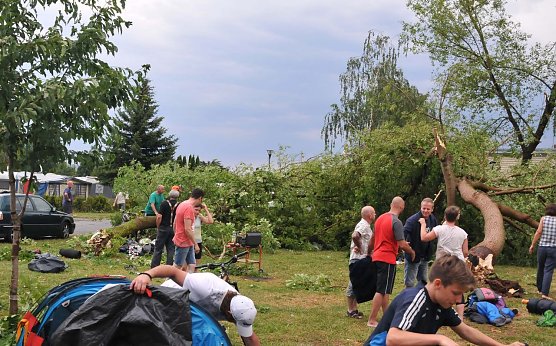 Windhose über Zeltplatz (Foto: Biosphärenreservat) Windhose über Zeltplatz (Foto: Biosphärenreservat)