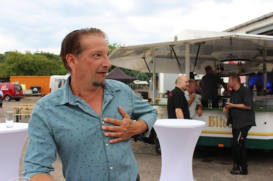 Sponsoren beim Schie&szlig;en auf dem Dickkopf (Foto: Karl-Heinz Herrmann)