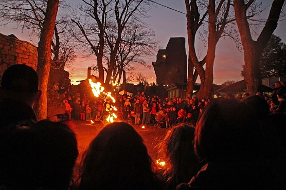Halloweenspektakel am Kyffhäuser 2017 (Foto: Stadtmarketing Bad Frankenhausen) Halloweenspektakel am Kyffhäuser 2017 (Foto: Stadtmarketing Bad Frankenhausen)