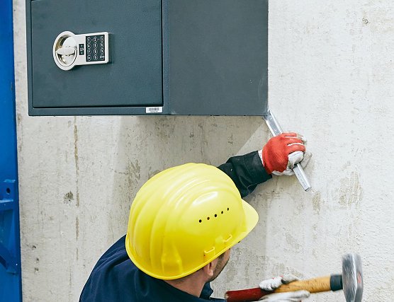 Wichtig ist auch die richtige Verankerung (Foto: Stiftung Warentest)