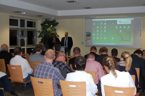 Diskussion in Hettstedt (Foto: Dagmar Mansfeldt ) Diskussion in Hettstedt (Foto: Dagmar Mansfeldt )