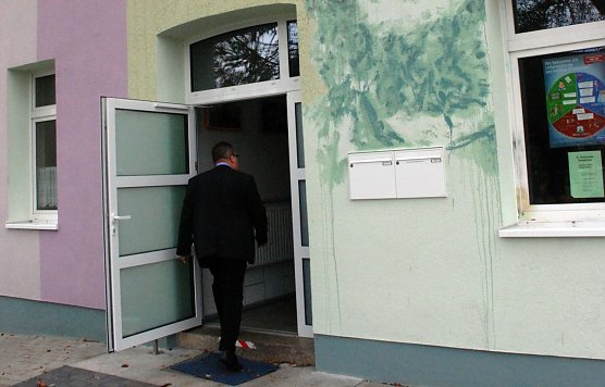 Offizieller Eingang ins Hettstedter Haus der Jugend (Foto: J. Miche)