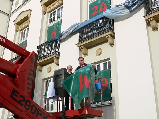 Verhüllung hat begonnen (Foto: I. Kühn) Verhüllung hat begonnen (Foto: I. Kühn)