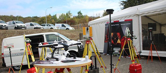 25 jähriges Betriebsjubiläum bei der Vermessung (Foto: Karl-Heinz Herrmann) 25 jähriges Betriebsjubiläum bei der Vermessung (Foto: Karl-Heinz Herrmann)