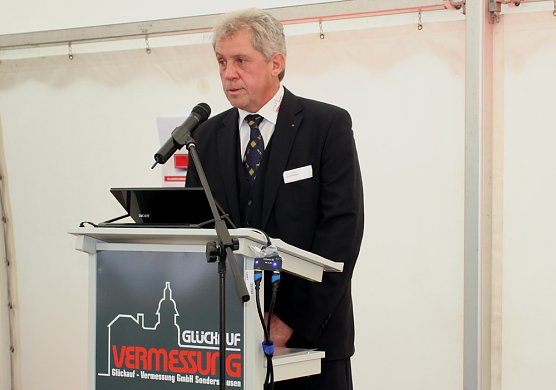 25 jähriges Betriebsjubiläum bei der Vermessung (Foto: Karl-Heinz Herrmann) 25 jähriges Betriebsjubiläum bei der Vermessung (Foto: Karl-Heinz Herrmann)