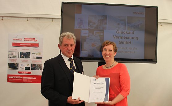 25 jähriges Betriebsjubiläum bei der Vermessung (Foto: Karl-Heinz Herrmann) 25 jähriges Betriebsjubiläum bei der Vermessung (Foto: Karl-Heinz Herrmann)