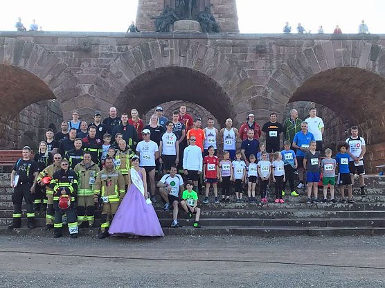 Erfolgreich Kyffhäuserdenkmal gestürmt (Foto: Karl-Heinz Herrmann) Erfolgreich Kyffhäuserdenkmal gestürmt (Foto: Karl-Heinz Herrmann)