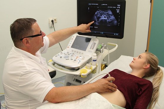 Ultraschall Oberarzt Walther (Foto: Helios Klinik )