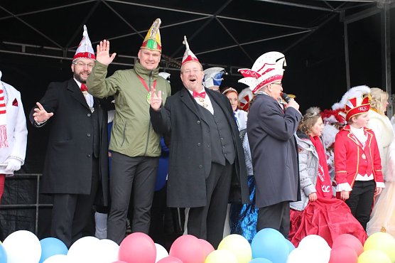 Rosenmontag auf dem Markt Sondershausen (Foto: Karl-Heinz Herrmann)