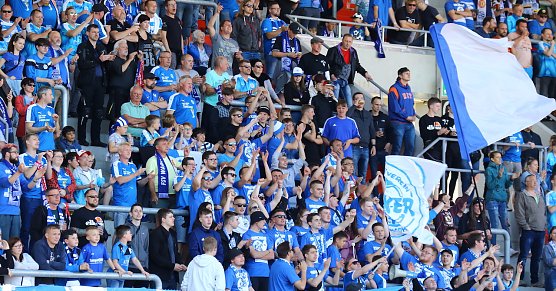 Wackerfans fordern Rücktritt des Präsidenten (Foto: B.Peter) Wackerfans fordern Rücktritt des Präsidenten (Foto: B.Peter)