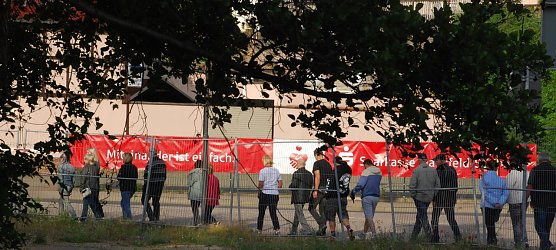 Schlendern im Abendlicht. (Foto: J. Miche)