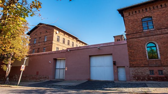 Eingang zur JVA Roter Ochse in Halle. Hier sa&szlig; Stephan B., der am 9. Oktober 2019 in Halle eine Synagoge &uuml;berfallen wollte. Als es nicht gelang, t&ouml;tete er zwei Menschen. (Foto: Archiv)