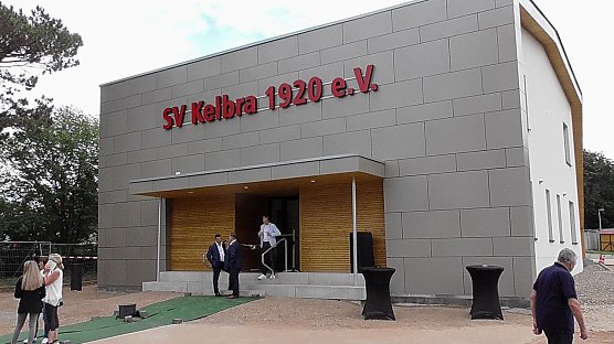 Neues Sportlerheim &uuml;bergeben (Foto: Ulrich Reinboth)