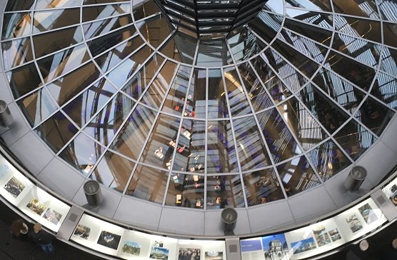 Blick auf den Bundestag aus der Kuppel des Reichstages (Foto: nnz-Archiv) Blick auf den Bundestag aus der Kuppel des Reichstages (Foto: nnz-Archiv)
