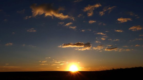 Sonnenuntergangsstimmung im Südharz (Foto: P.Schneller) Sonnenuntergangsstimmung im Südharz (Foto: P.Schneller)