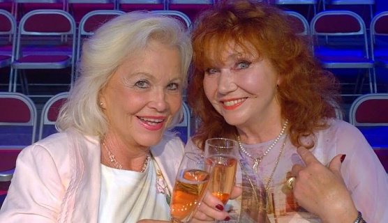 Dorit Gäbler und Regina Thoss plaudern aus dem DDR-Fernseh-Nähkästchen (Foto: Agentur) Dorit Gäbler und Regina Thoss plaudern aus dem DDR-Fernseh-Nähkästchen (Foto: Agentur)