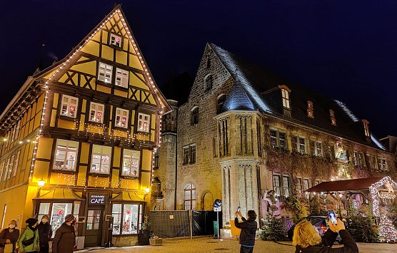 Der Quedlinburger Weihnachtsmarkt erstrahlt in vollem Glanz (Foto: P.Blei) Der Quedlinburger Weihnachtsmarkt erstrahlt in vollem Glanz (Foto: P.Blei)
