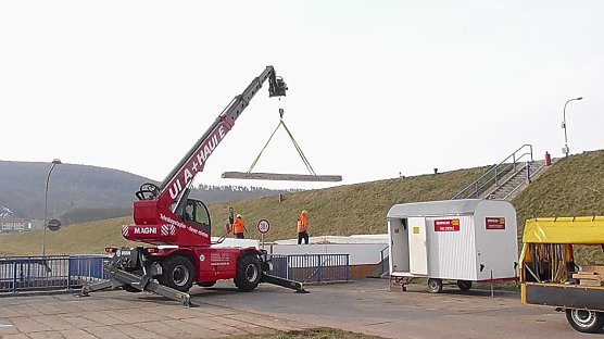 Dachsanierung am Stausee (Foto: Ulrich Reinboth) Dachsanierung am Stausee (Foto: Ulrich Reinboth)