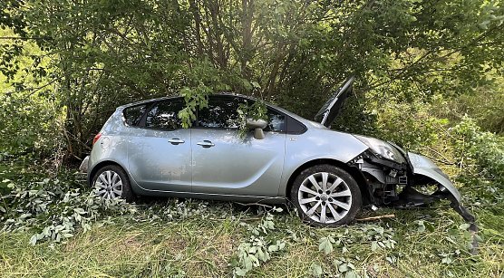 Verungl&uuml;ckter Opel (Foto: S.Dietzel)