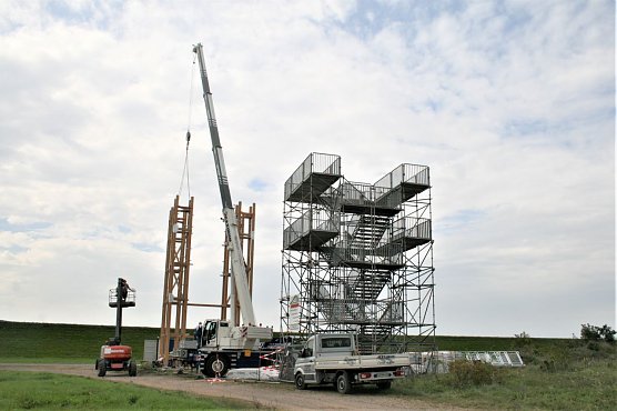 Neuer Beobachtungsturm (Foto: U. Reinboth ) Neuer Beobachtungsturm (Foto: U. Reinboth )