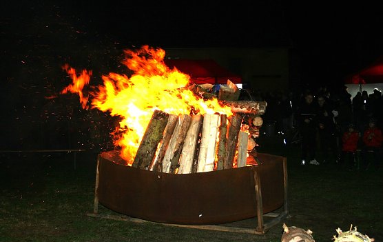 Osterfeuer in Kelbra am Gründonnerstag (Foto: Ulrich Reinboth) Osterfeuer in Kelbra am Gründonnerstag (Foto: Ulrich Reinboth)