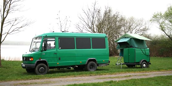 Mit zwei Unikaten am Stausee (Foto: Ulrich Reinboth) Mit zwei Unikaten am Stausee (Foto: Ulrich Reinboth)